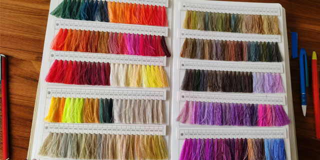 Available colors for Polyester Sewing Threads